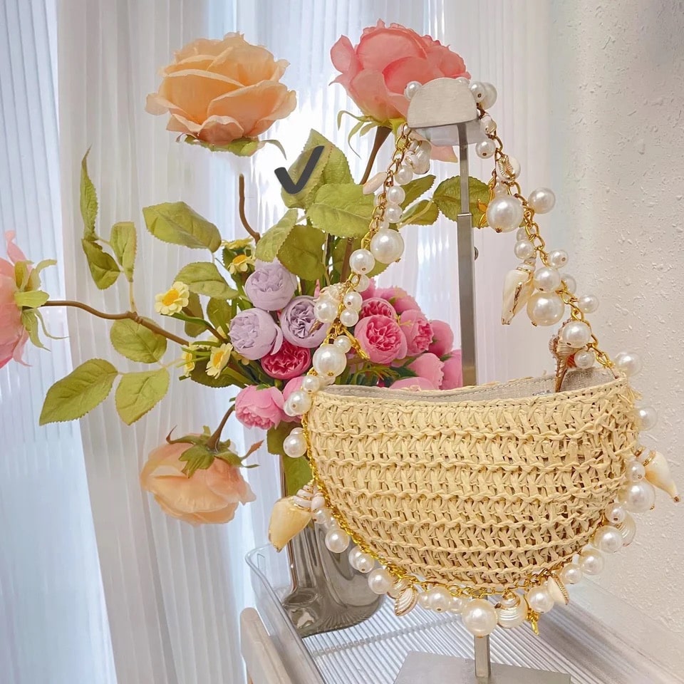 Summer aesthetic straw bag with pearls