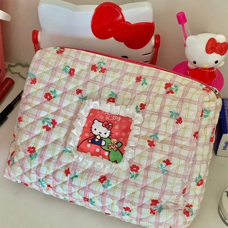 Hello Kitty Makeup Bag Feelz