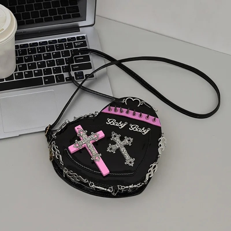 Heart-shaped gothic accessory bag for casual style