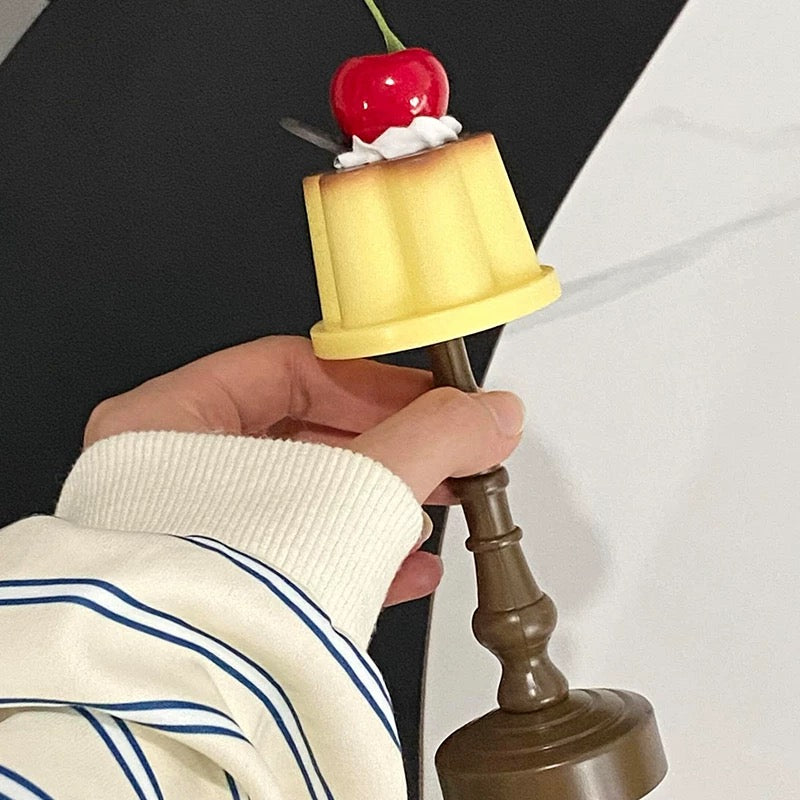 Desk decor with battery operated pudding lamp