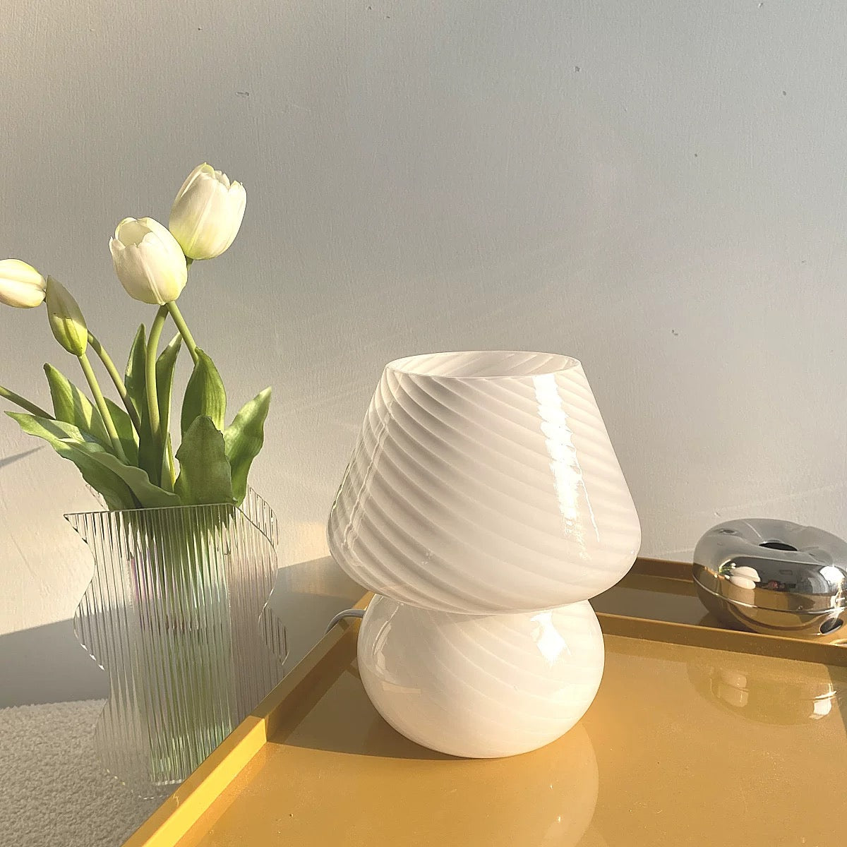 Mushroom LED desk lamp with Murano glass and USB plug. A perfect blend of modern functionality and coquette decor style.