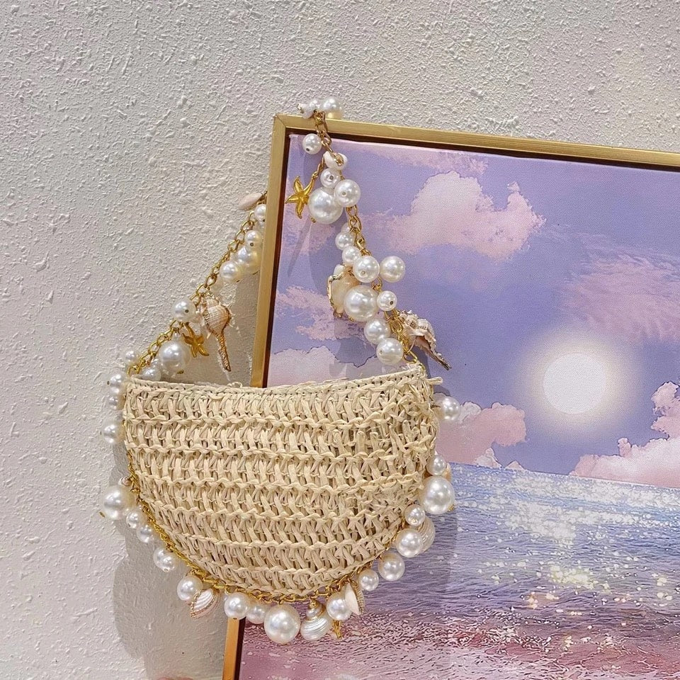 Bohemian straw handbag for the beach