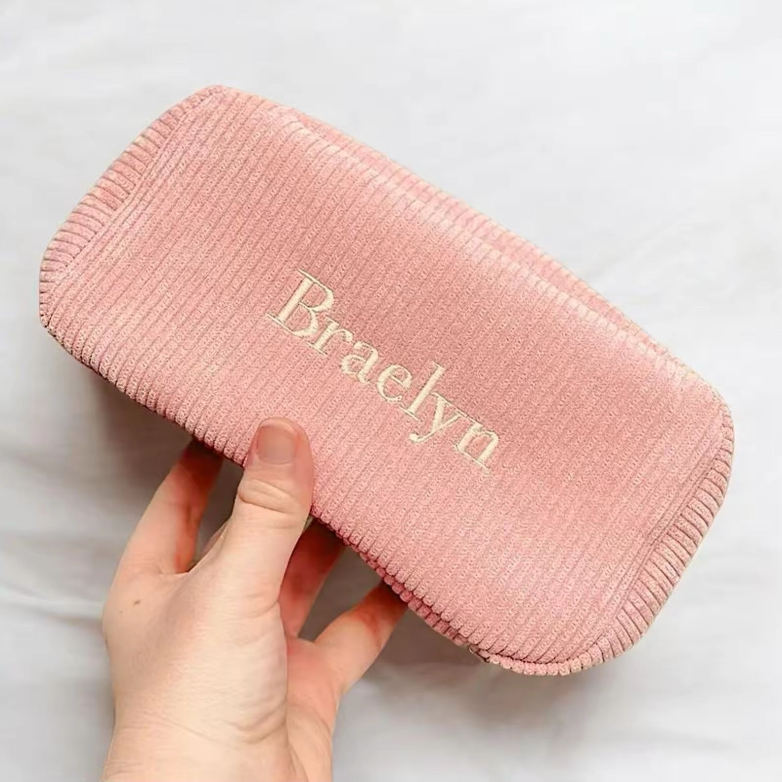 Personalized small beauty bag in pink for bridesmaids