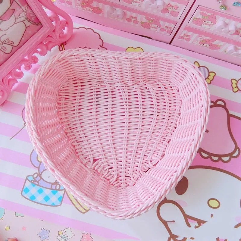 Woven heart-shaped basket for desk and countertop