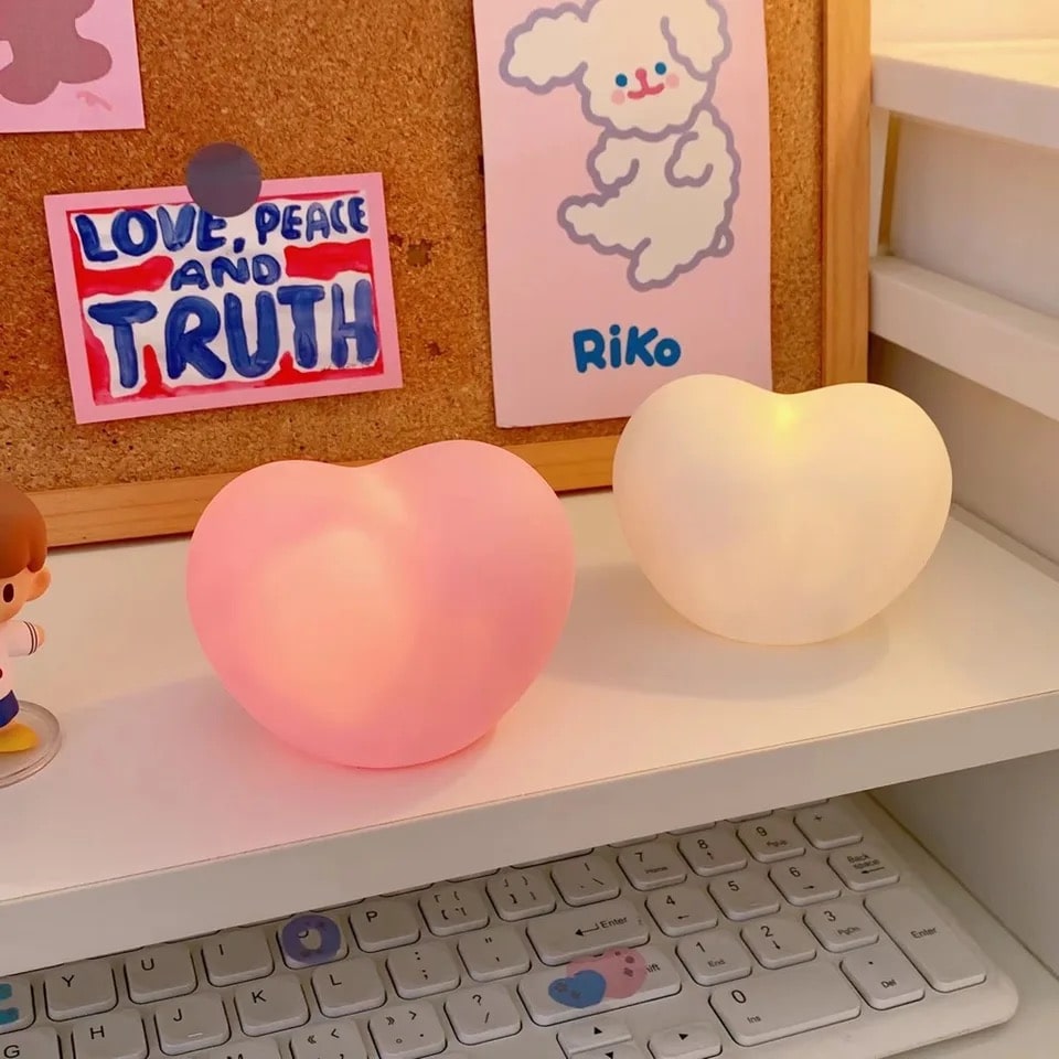 USB-powered heart LED lamp for romantic ambiance