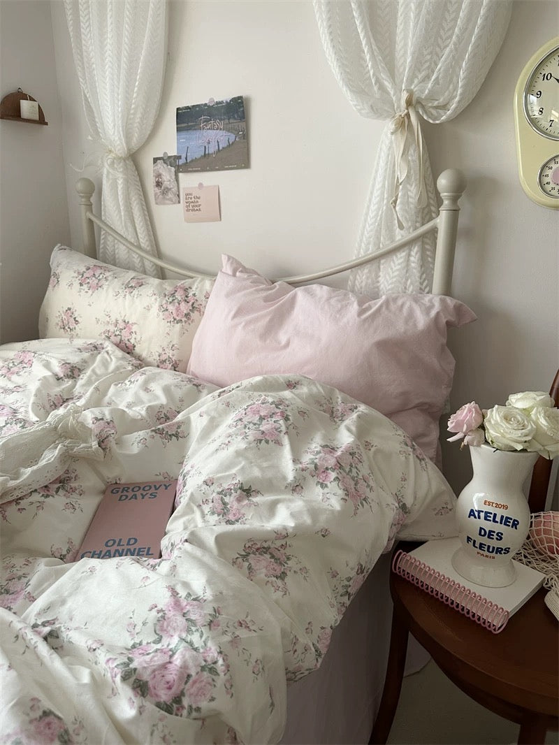 Classic rose botanical duvet cover enhancing cozy apartment setup with vintage inspired floral elegance and lasting everyday comfort.