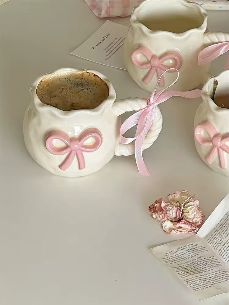 Elegant ceramic cup with cutecore design