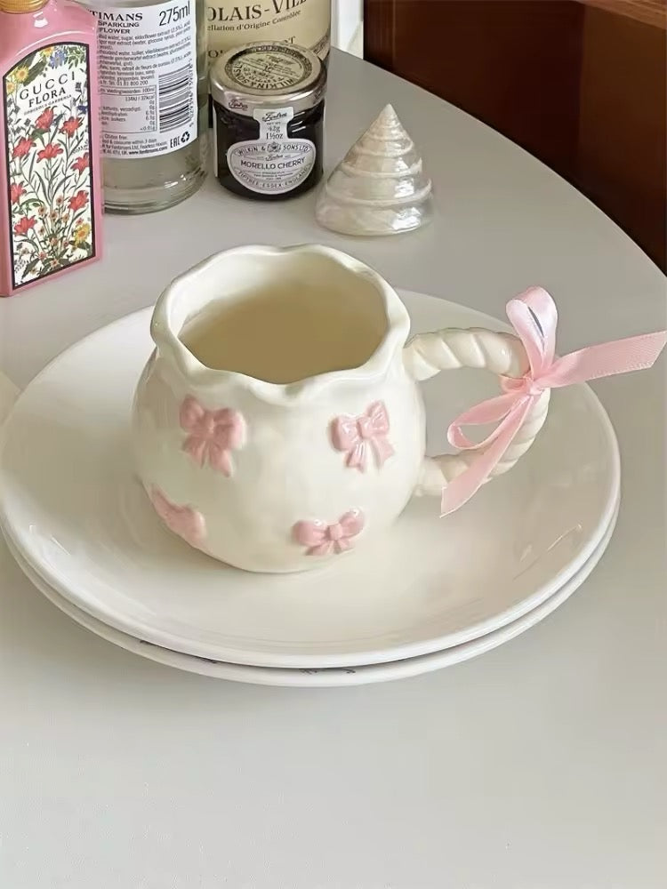 Table setting with coquette-style pink mug