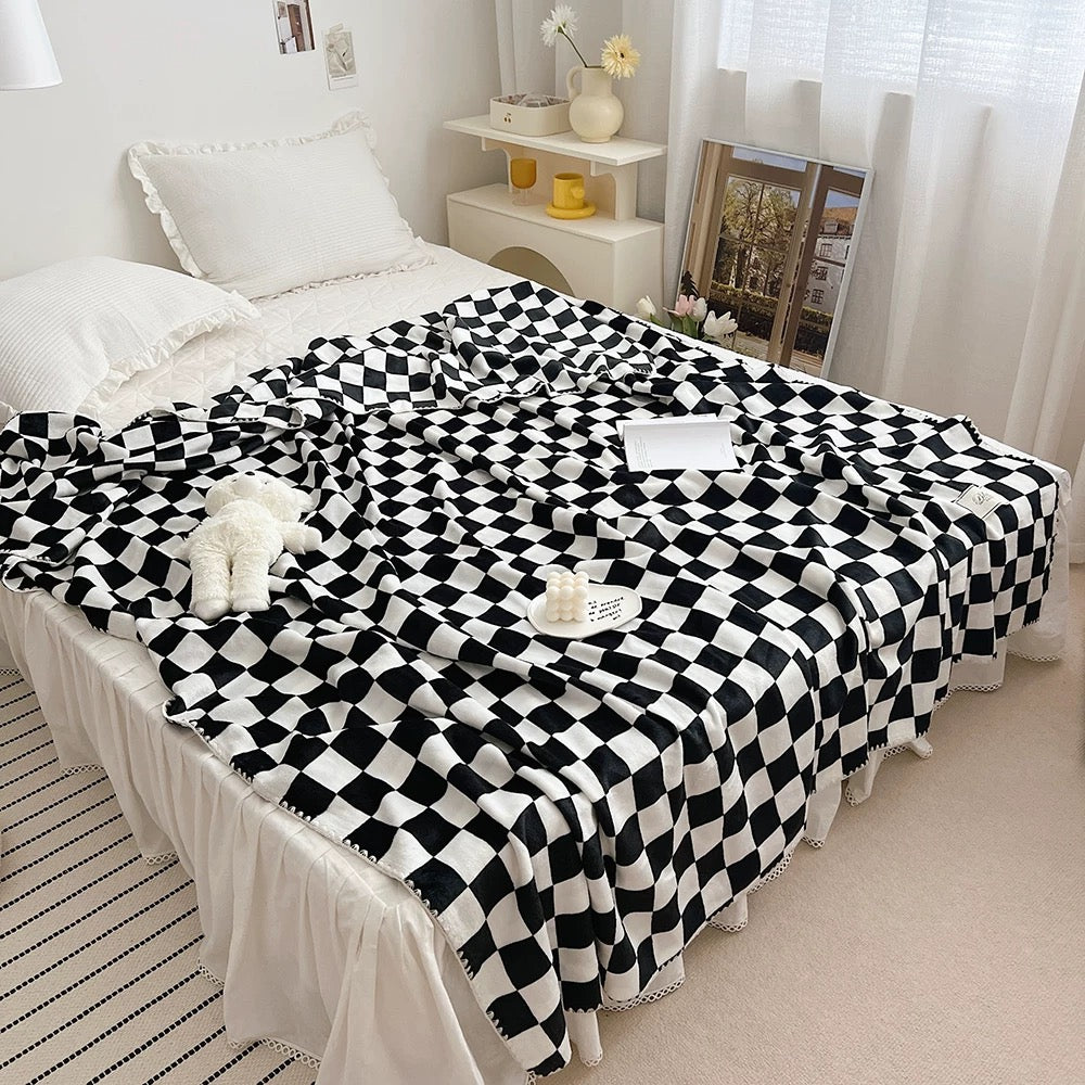 Colorful checkered plaid throw for a warm and cozy bedspread