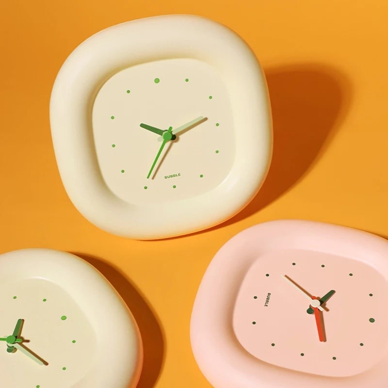 Cute marshmallow clock with silent mechanism