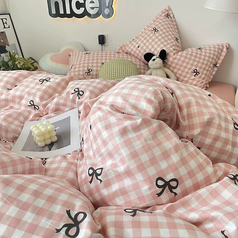 Pink bedding set with ruffles and bowknot design