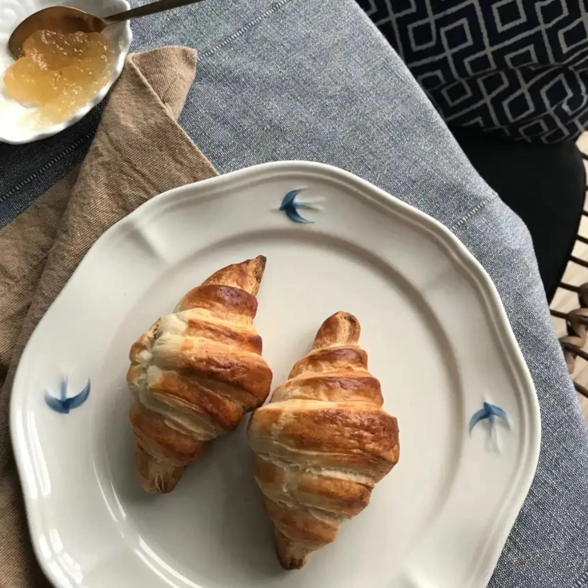 Swallow ceramic plate for bread and dessert serving