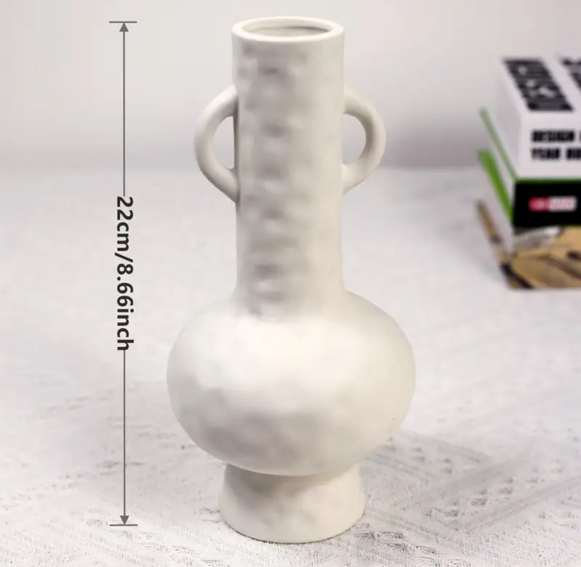 Minimalist desktop vase in milky white finish