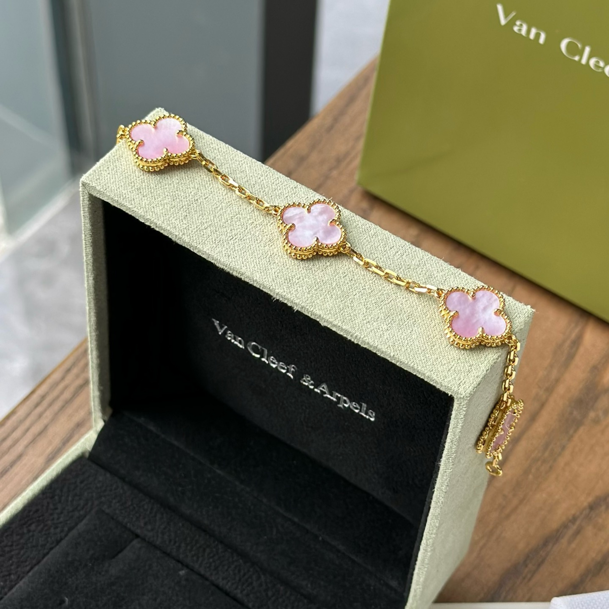 Dainty gold four-leaf clover bracelet for gifts