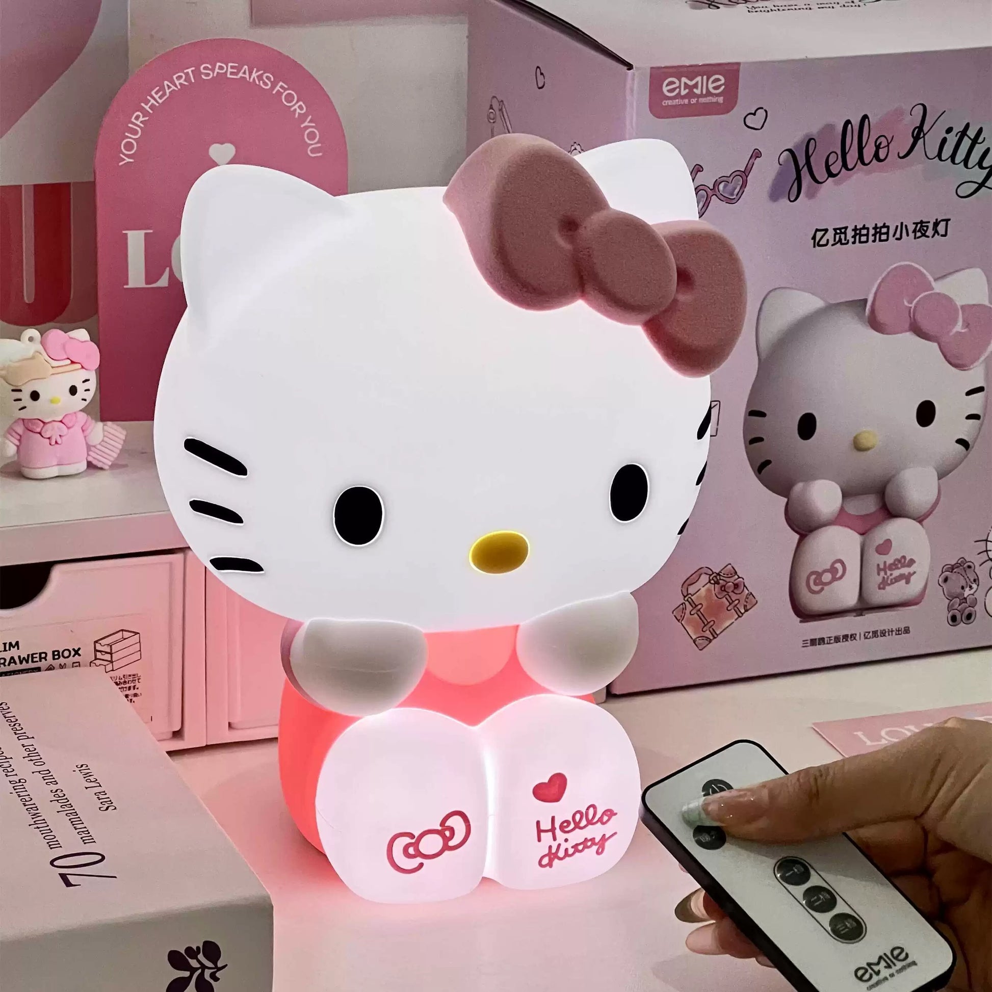 Pink bedside lamp with Hello Kitty design for girls