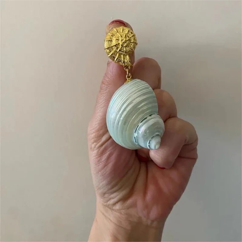 Golden hoop earrings with natural pearls