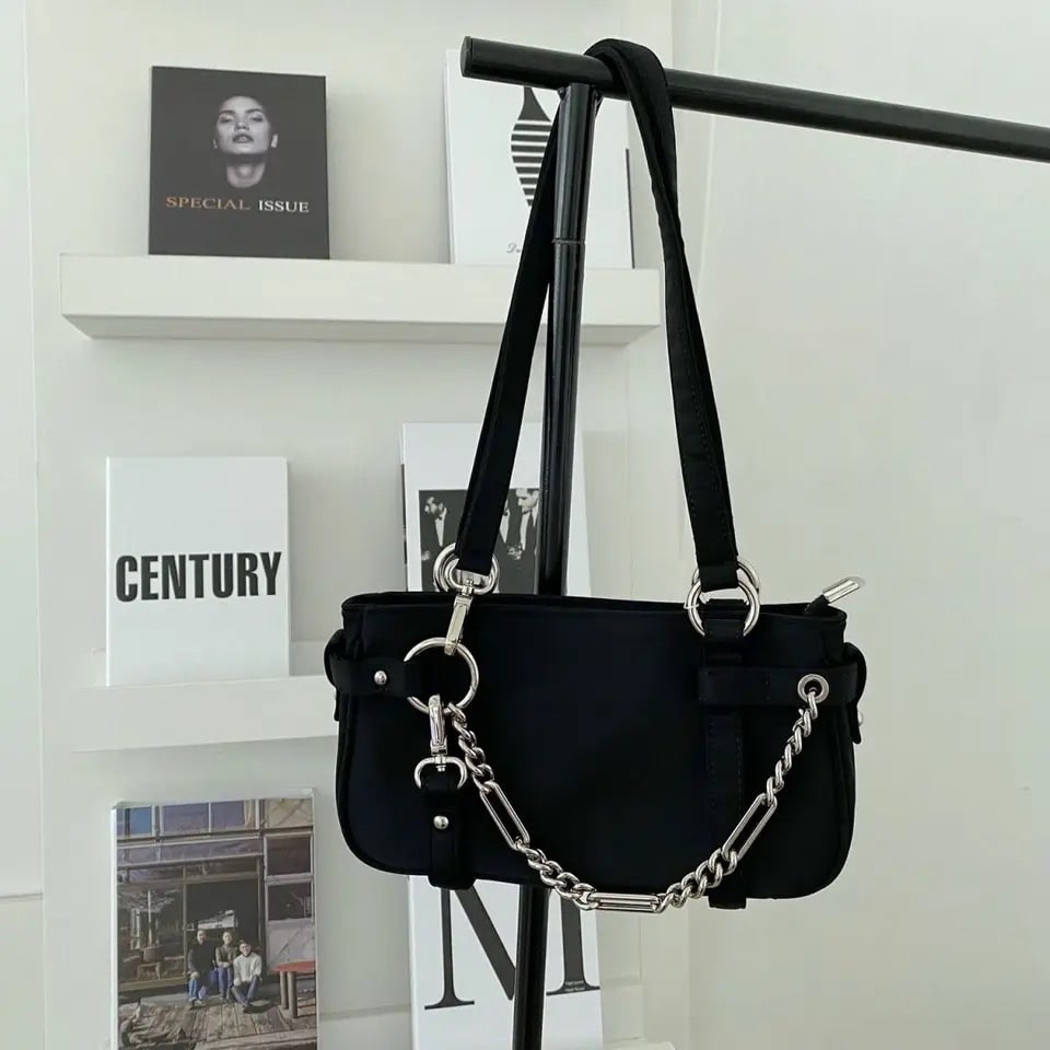 Trendy black underarm bag, perfect for e-girl fashion