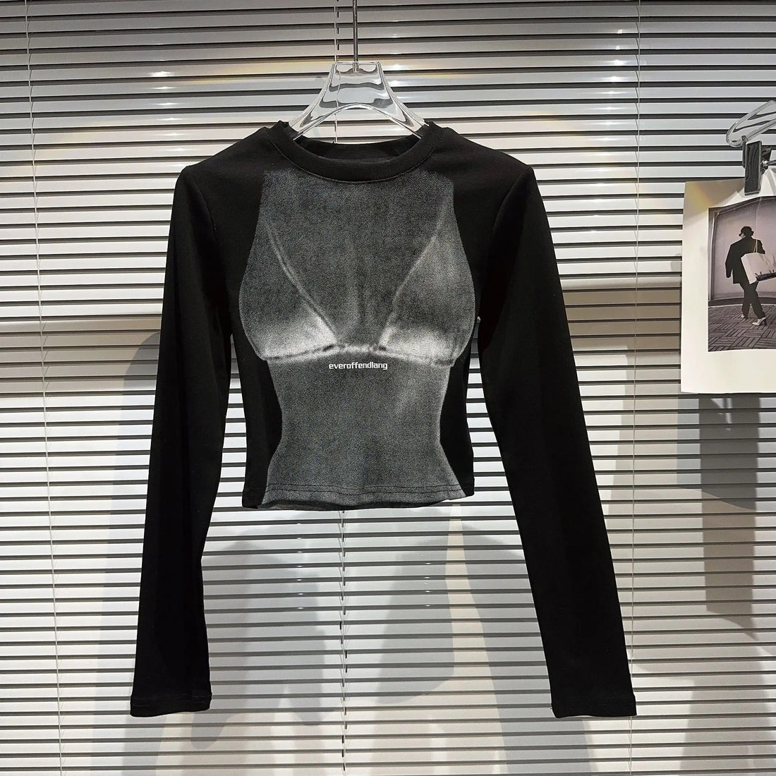 Black grunge long sleeve Y2K crop top for e-girl aesthetic