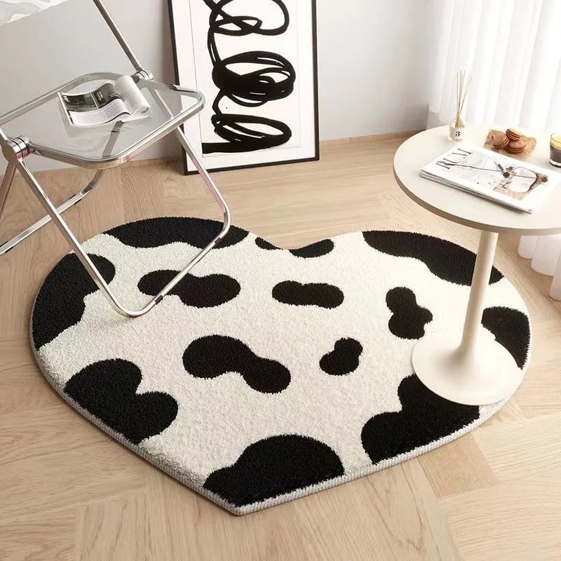 Soft, fluffy heart-shaped rug for living room