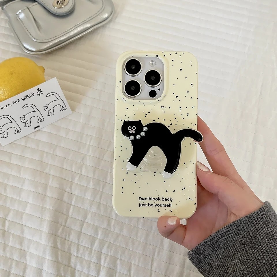 Black cat stand case for iPhone 15 with retro cartoon design