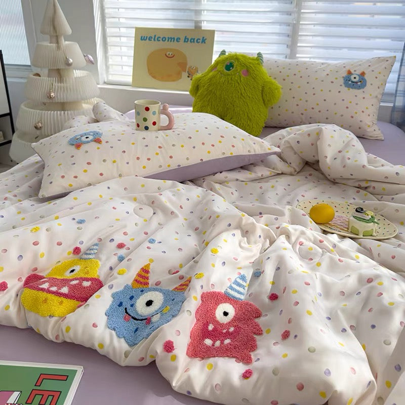 Whimsical kawaii bedding with cute embroidery for pastel bedroom vibes.