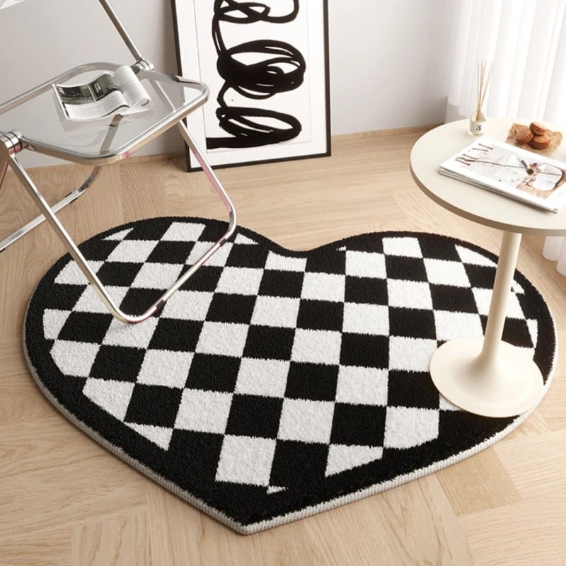 Cozy non-slip heart-shaped carpet for home