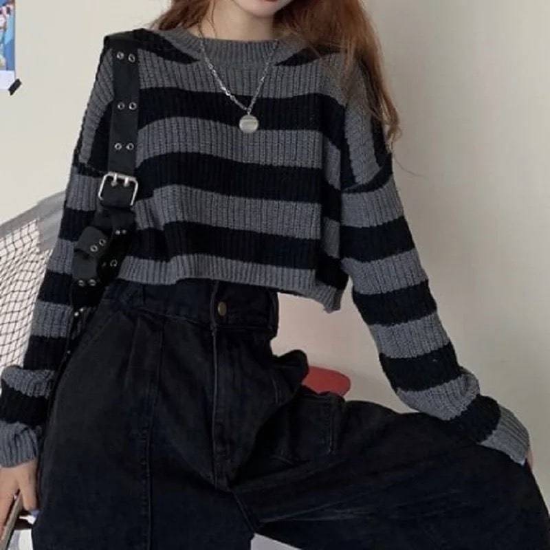 Korean vintage knit jumper with striped design and cropped fit. Long sleeve O-neck pullover for women’s Y2K fashion.