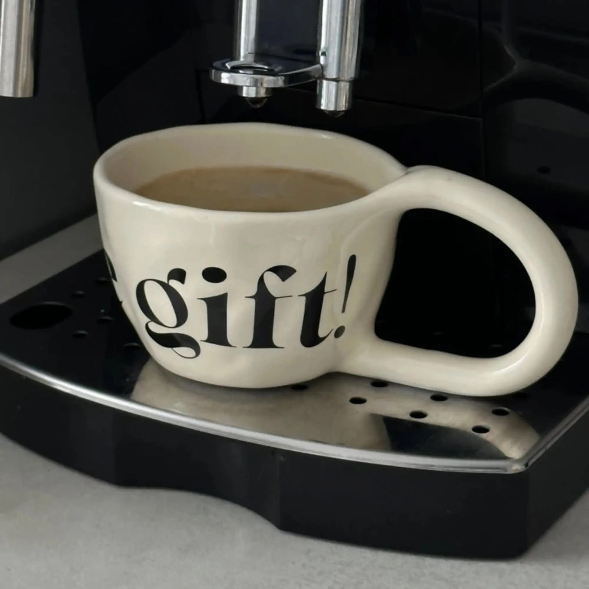 Novelty ceramic coffee mug with letter print