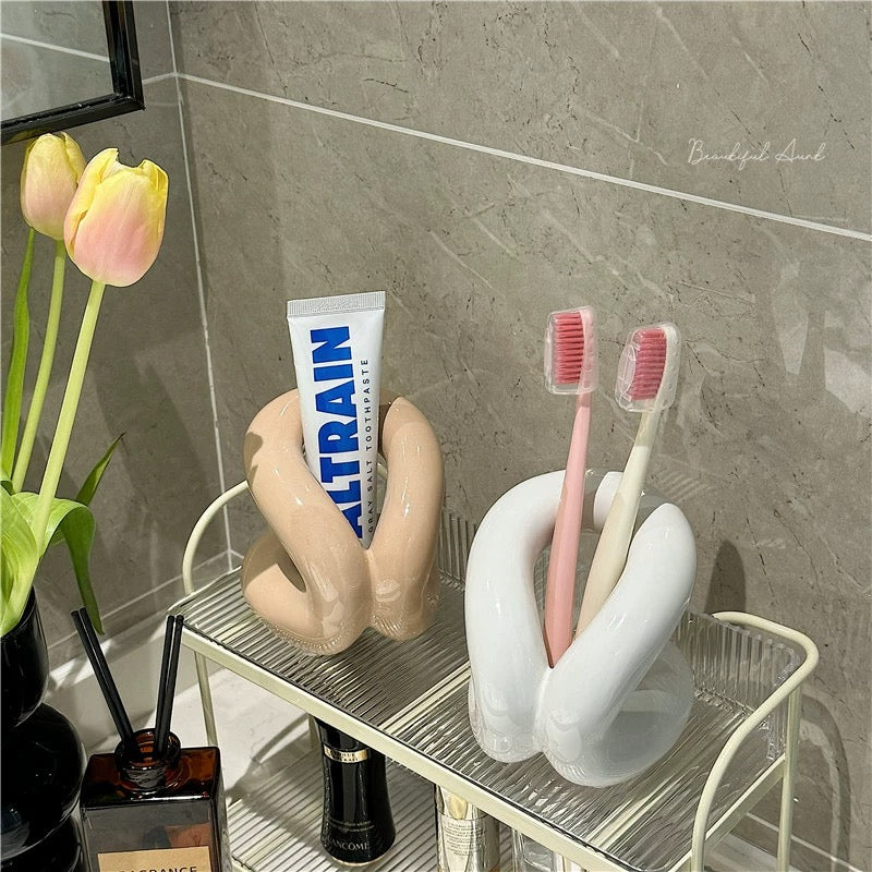 Ceramic paintbrush holder for kitchen or bathroom, Nordic style