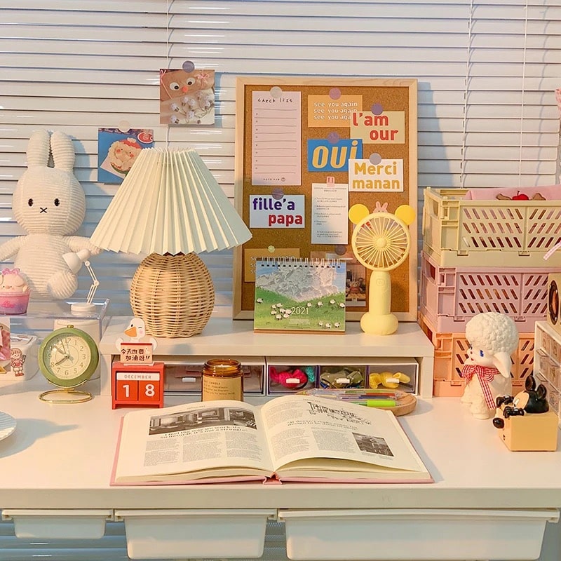 Nordic Home Decor – Vintage Rattan Pleated Table Lamp