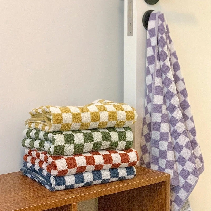 Checkered organic cotton towel for kitchen decor