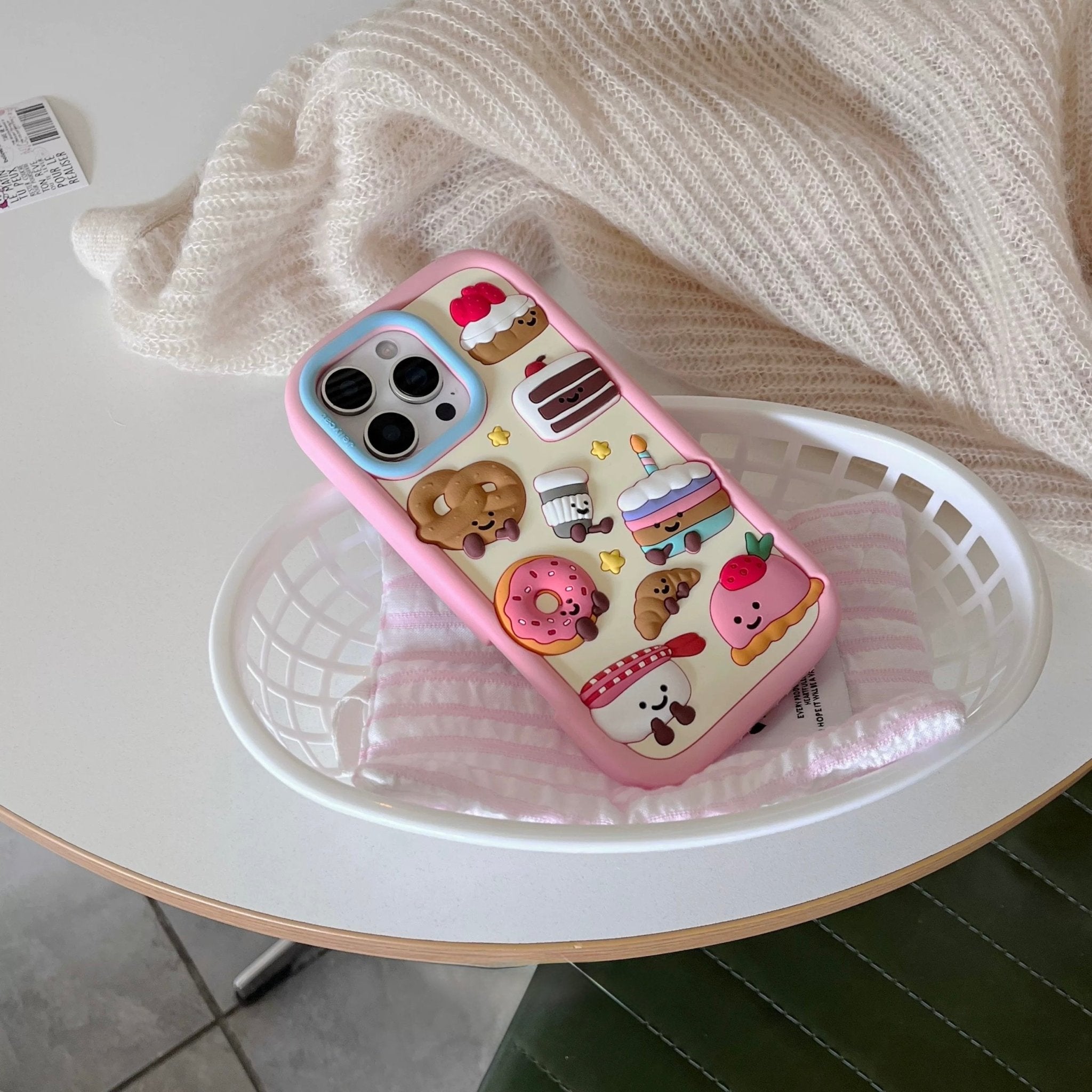 Cartooncore phone accessory with dessert charm