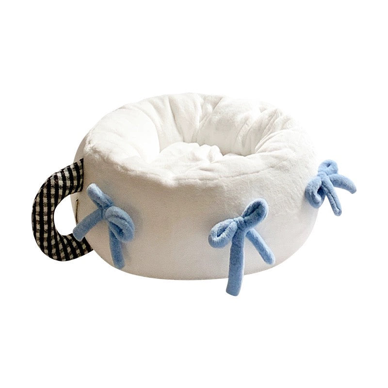 Lightweight round pet bed with non-slip bottom