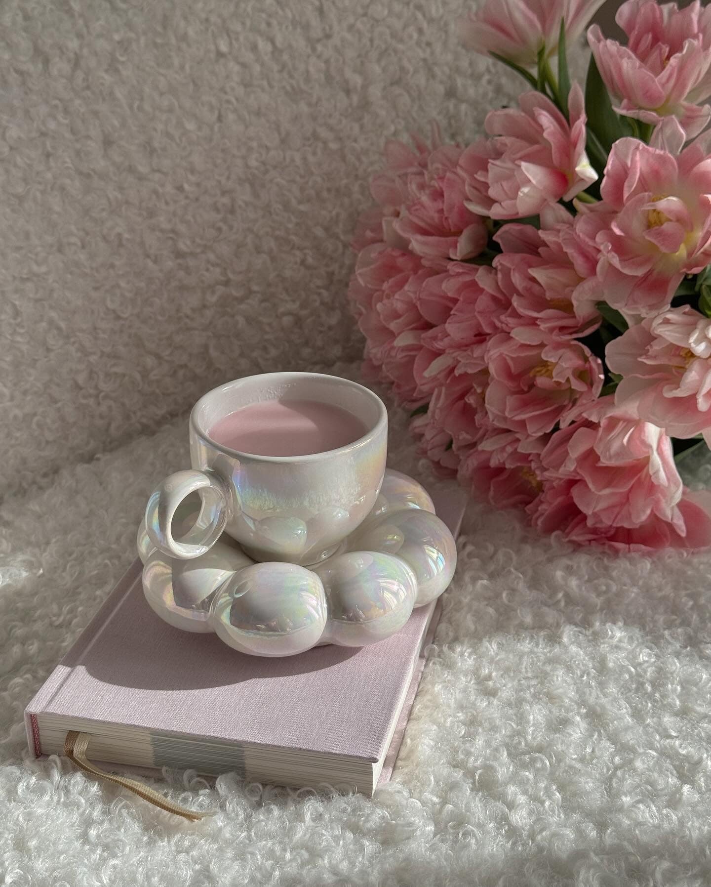 Pink bubble mug set with sunflower decorative saucer