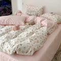 Pink floral bed linens ideal for girls’ rooms