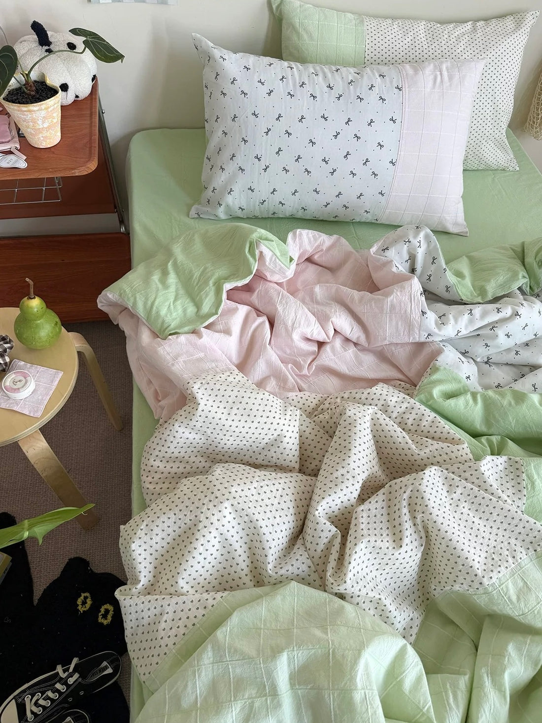 Cottagecore patchwork duvet cover set with a green sheet and pink accents