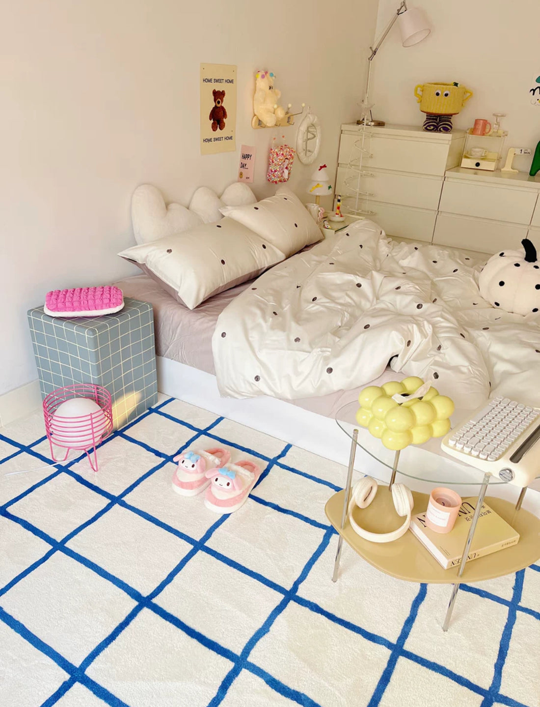 Fluffy checkered rug for aesthetic bedroom decor