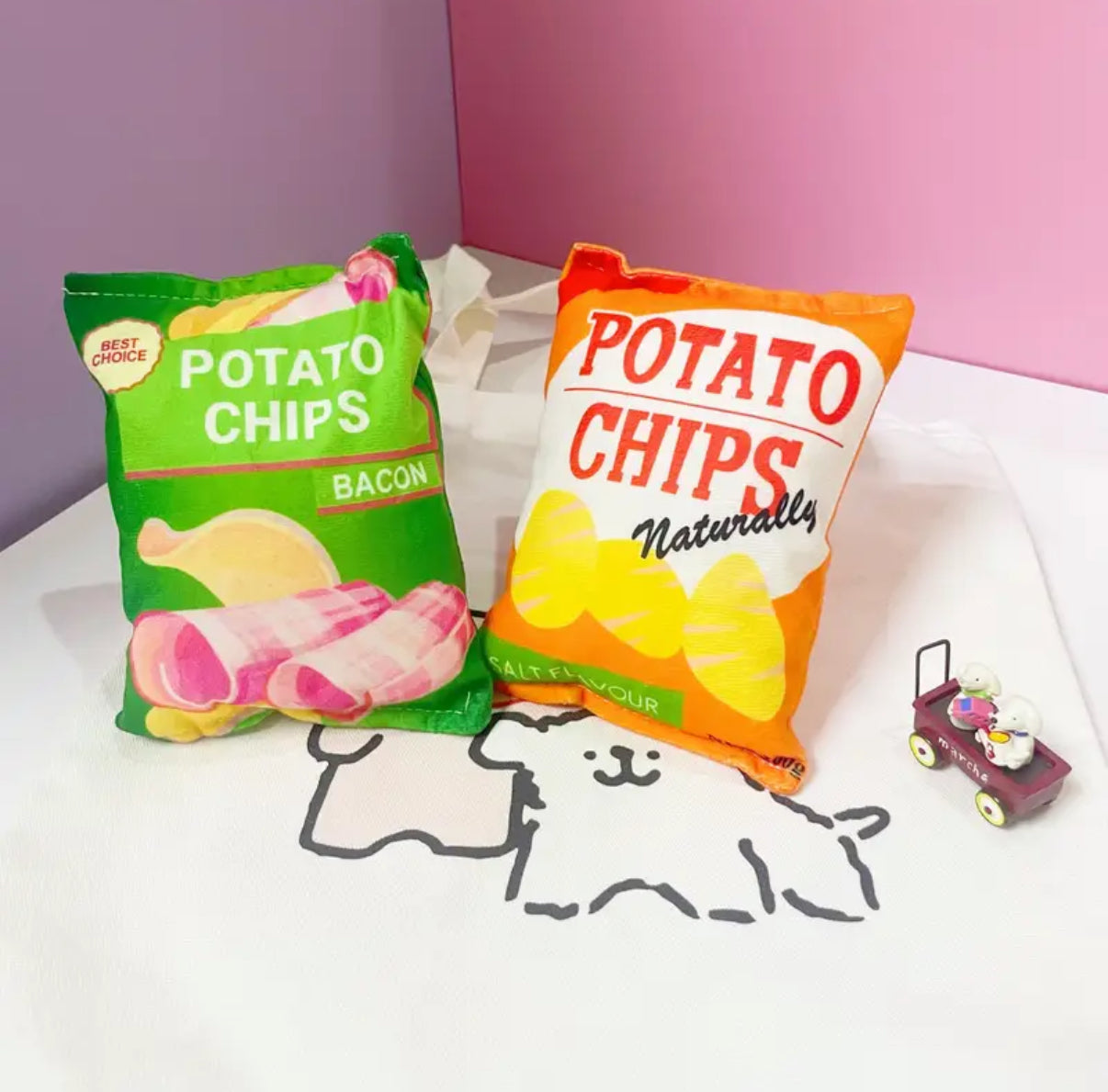 Plush potato chip toy suitable for cats and small dogs