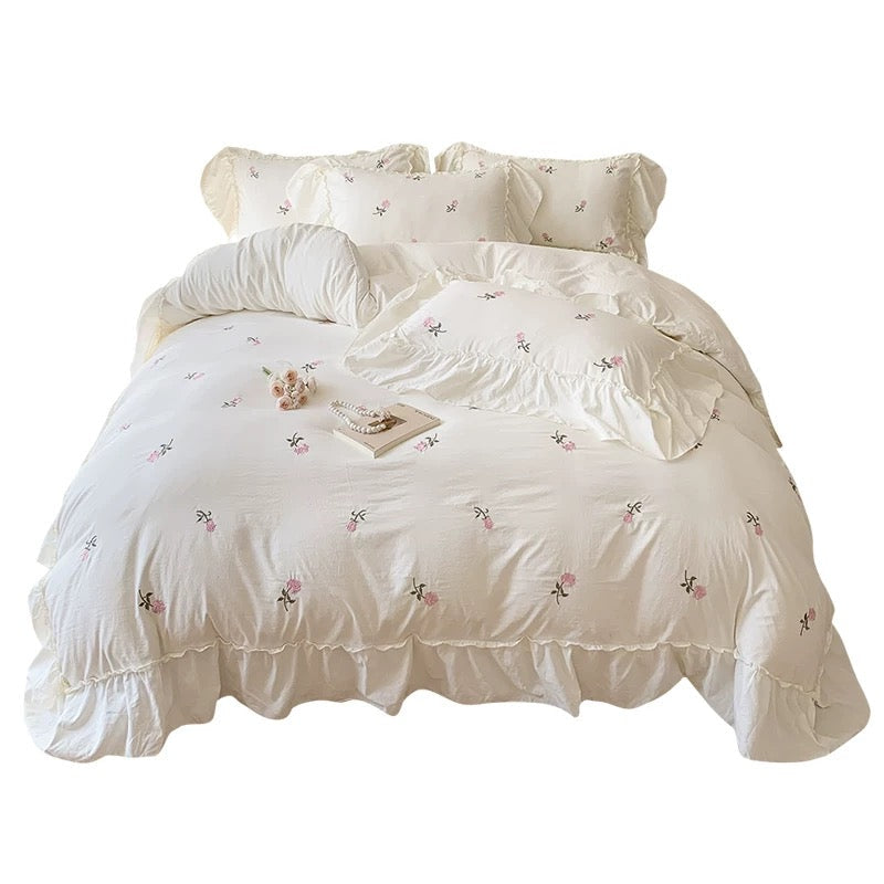Creamy white polyester duvet cover set with pink roses and matching pillowcases