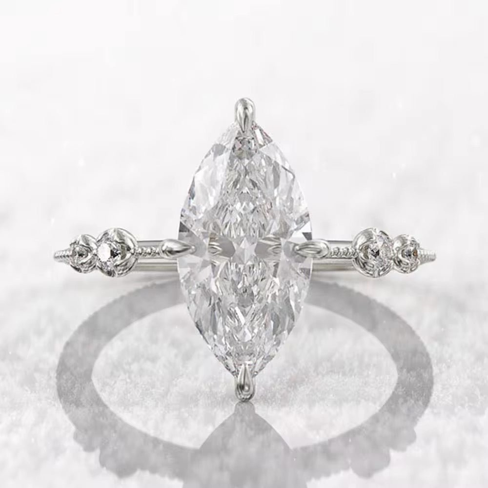 Princess cut crystal ring, a perfect gift for your sister