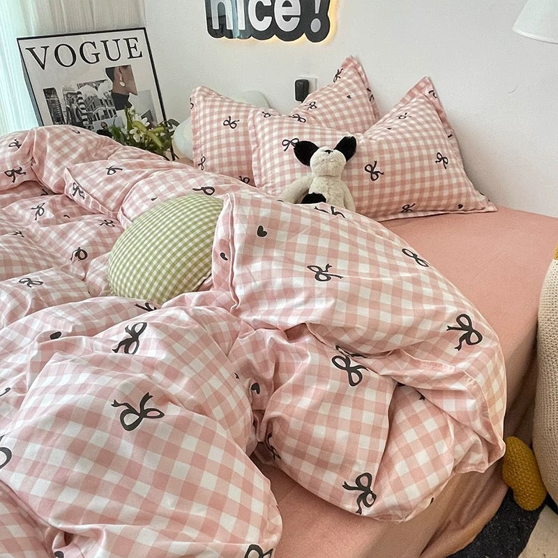 Pink bedding set with ruffles and bowknot design