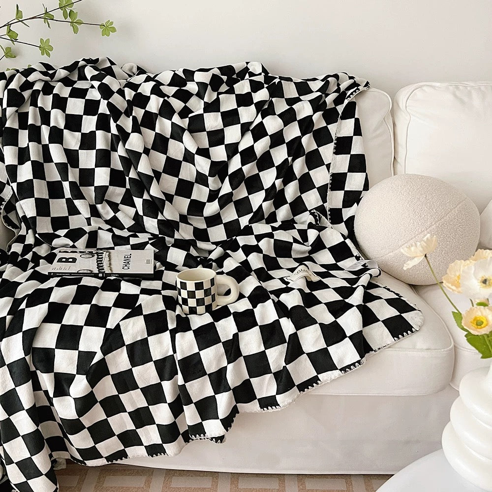 Colorful checkered plaid throw for a warm and cozy bedspread