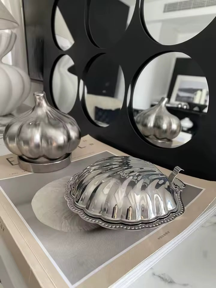Stainless steel shell flip box used as snack and dessert plate