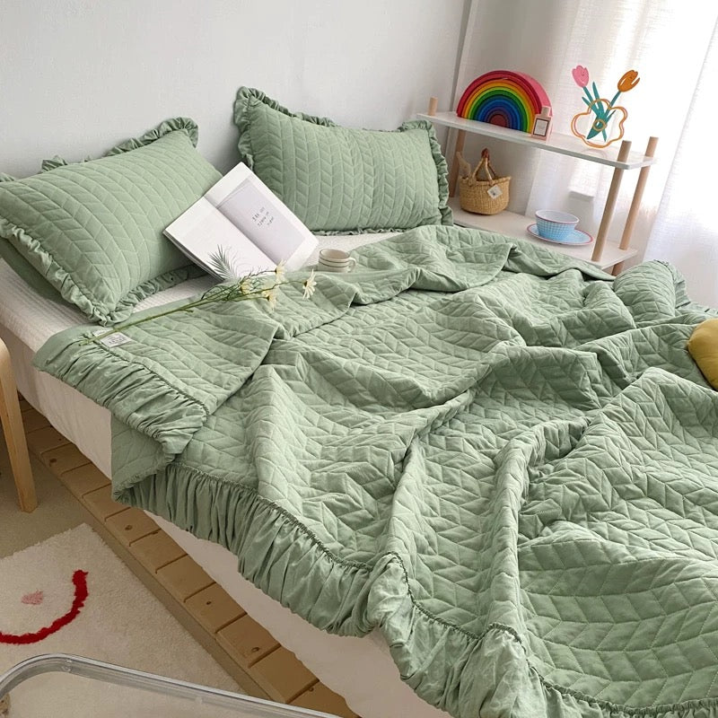 Ruffled pleated quilt for a cozy, soft bedding option