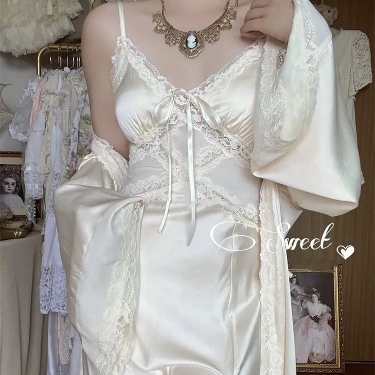 Elegant V-neck dress with split hem for casual or evening wear