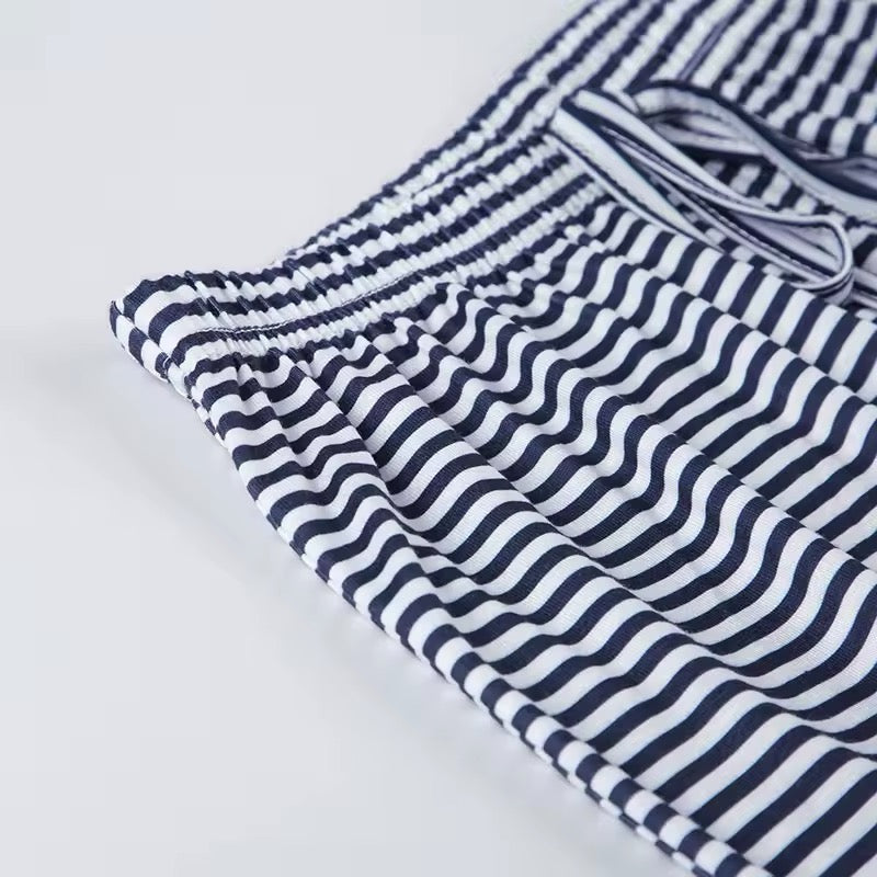 Stylish stripe pants outfit for women