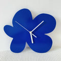 Quiet battery-operated clock with flower style