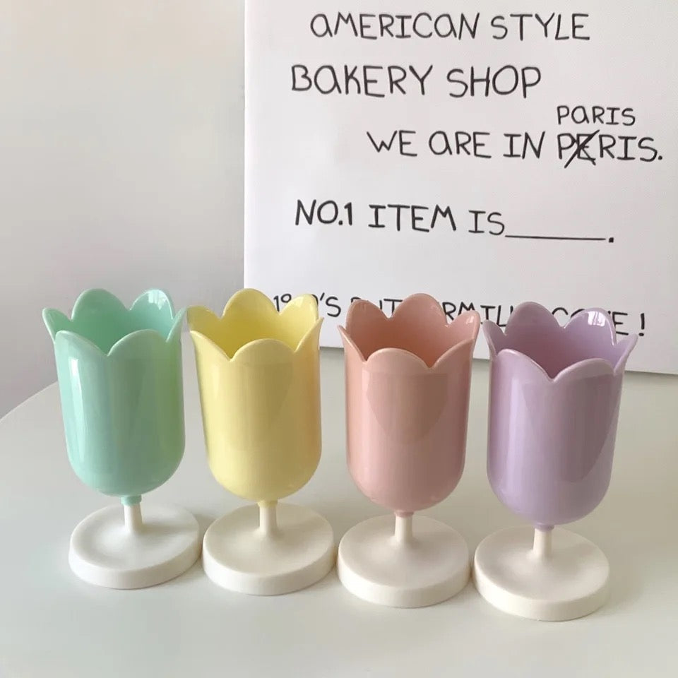 Tulip makeup brush holder for vanity and office use