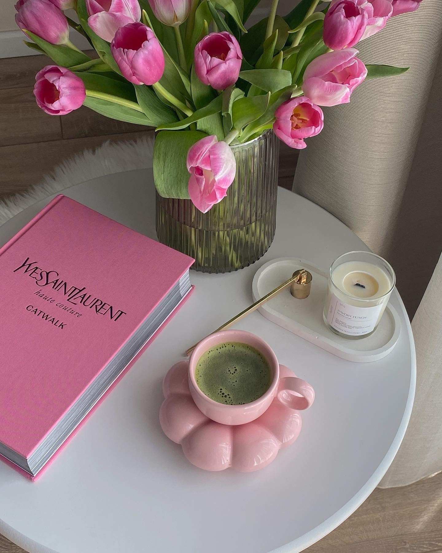 Sunflower-themed coffee mug with thick ceramic build. Yellow bubble design ideal for latte art and gifting.