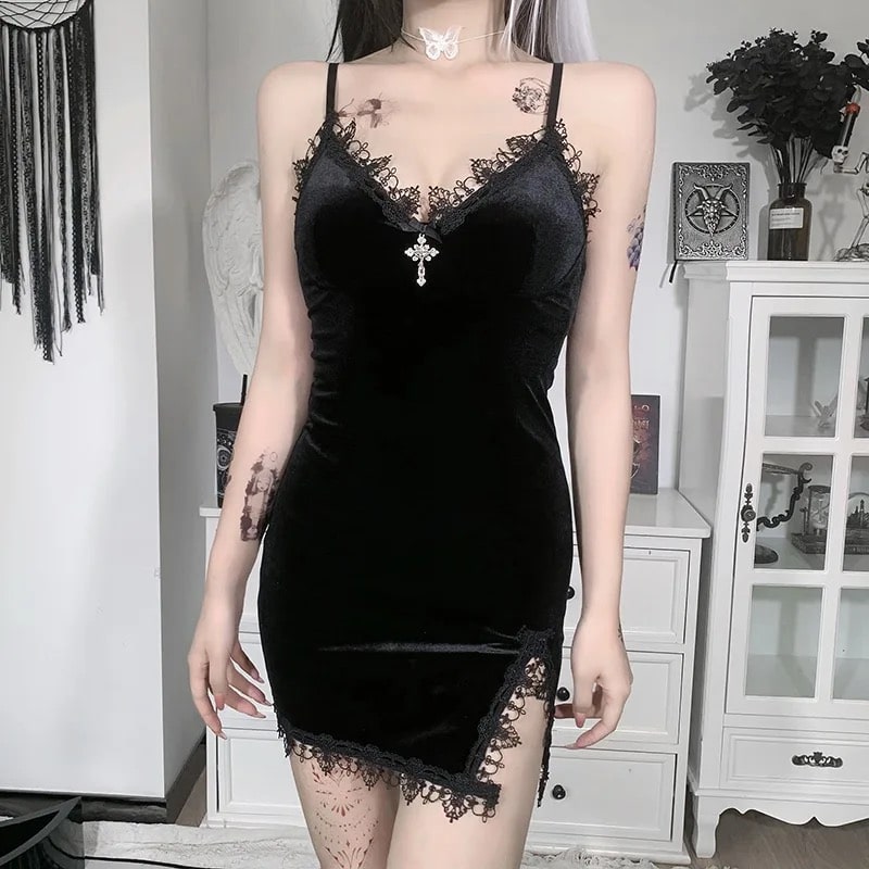 Black velvet witch dress with gothic Lolita style. Sexy high-waist slit mini dress for Halloween or gothic parties.